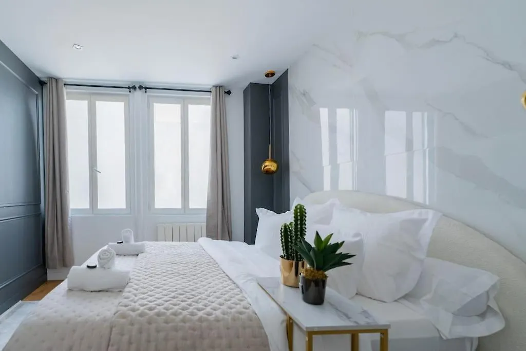 Luxurious Apartment With Stylish Design And Comfort - 104 Paris 0*,