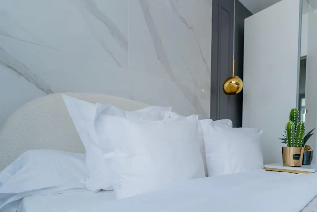 Luxurious Apartment With Stylish Design And Comfort - 104 Paris France
