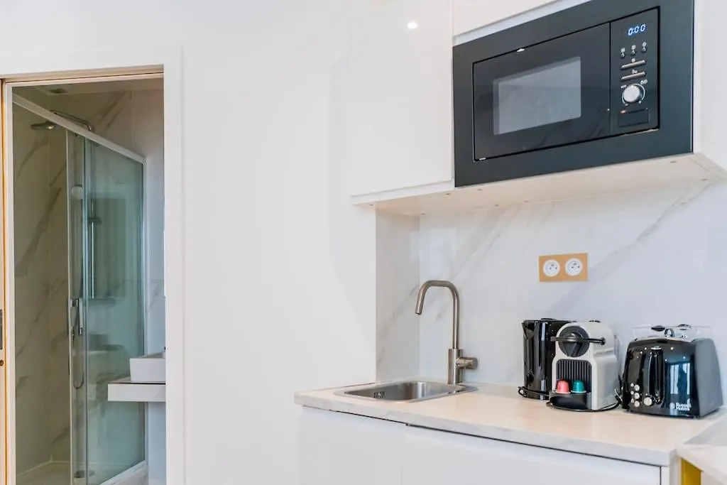 Luxurious Apartment With Stylish Design And Comfort - 104 Paris France