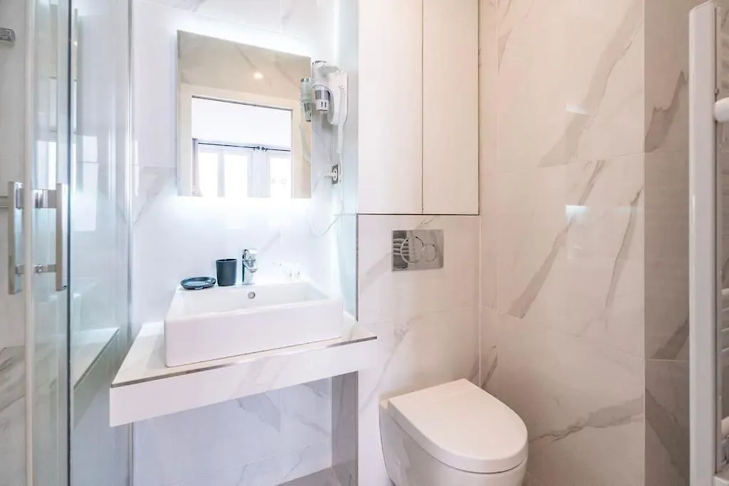 Luxurious Apartment With Stylish Design And Comfort - 104 Paris