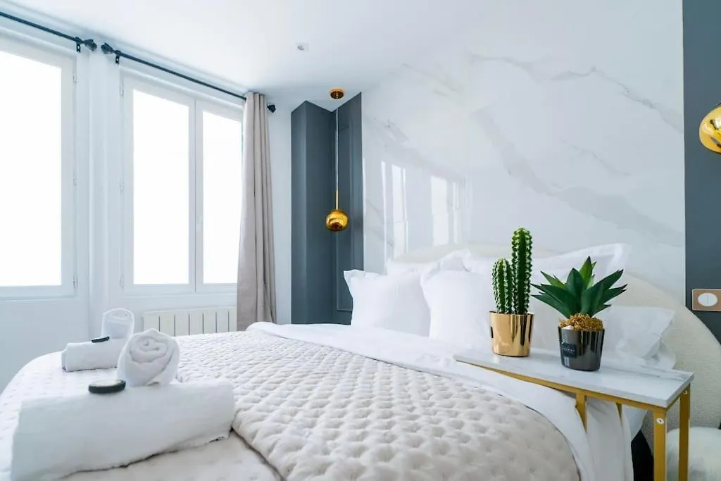 Luxurious Apartment With Stylish Design And Comfort - 104 Paris